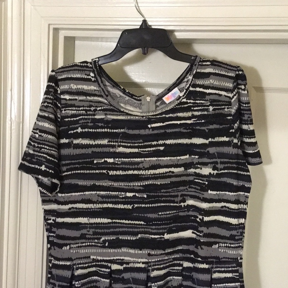 Black/white/gray zip up dress